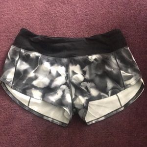 Size 4 Lululemon 2.5” Speed Up Short